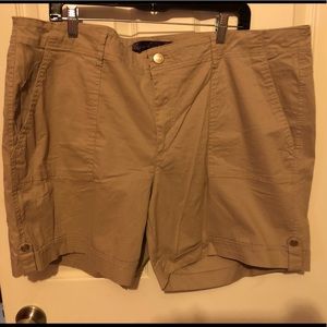 EUC Gloria Vanderbilt Khaki Shorts Size 20W